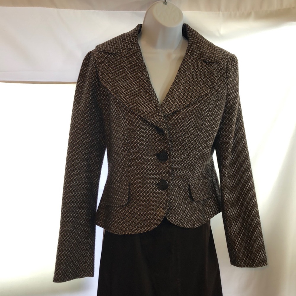 Sele M brown and light pink jacket.